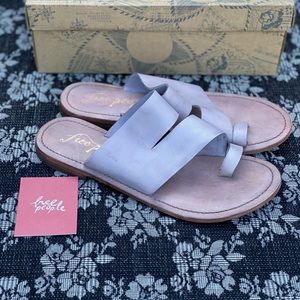 Free People Abilene Toe Loop Sandal Flat 39
